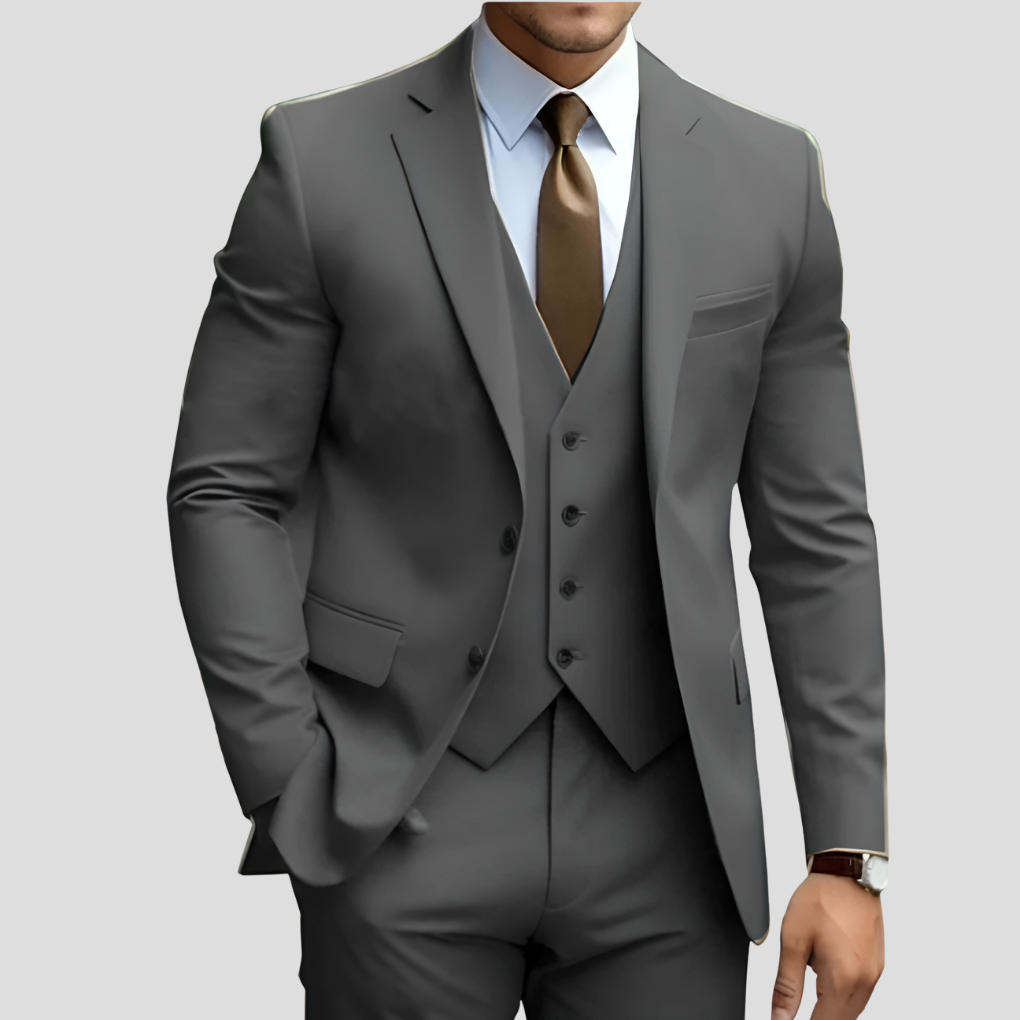 "Costume trois pièces slim fit beige, coupe élégante, veste, pantalon et gilet pour un look moderne et raffiné"