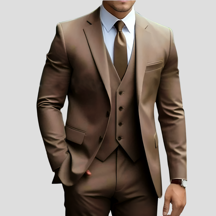 "Costume trois pièces slim fit beige, coupe élégante, veste, pantalon et gilet pour un look moderne et raffiné"