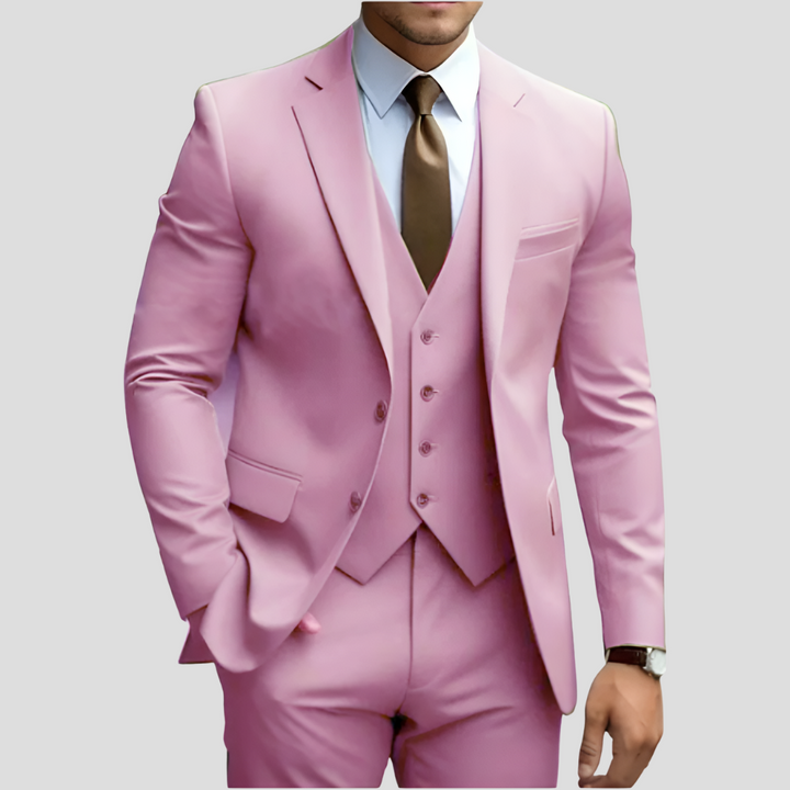 "Costume trois pièces slim fit beige, coupe élégante, veste, pantalon et gilet pour un look moderne et raffiné"