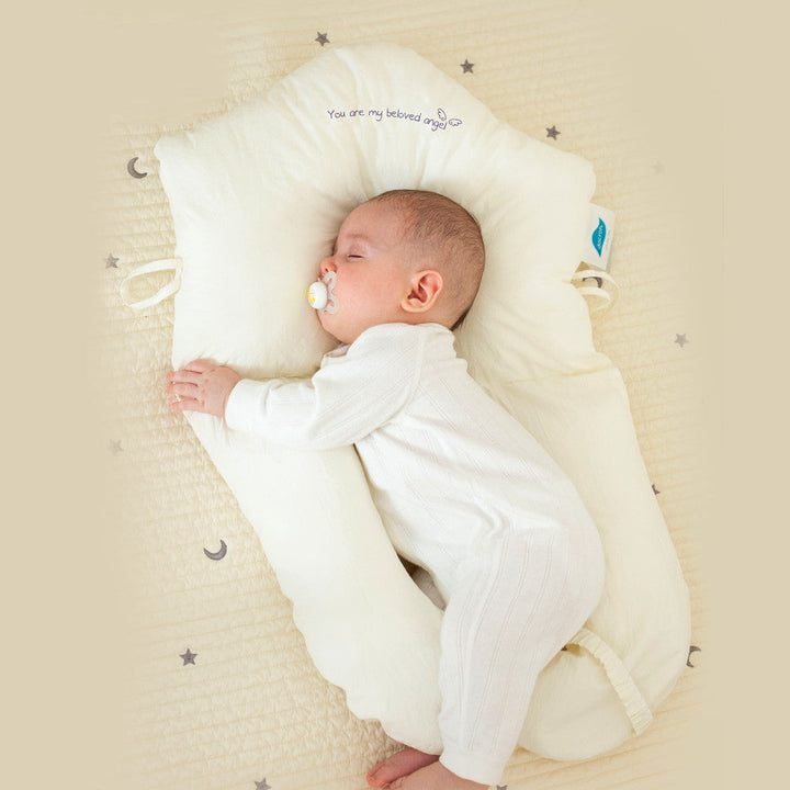 Coussin bébé antibactérien et apaisant, idéal pour le confort et le sommeil sécurisé du nouveau-né.