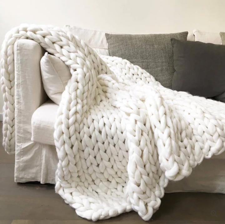 "Couverture en laine mérinos tricotée à la main, élégante et chaude, disponible en beige, blanc, gris clair, vert foncé."