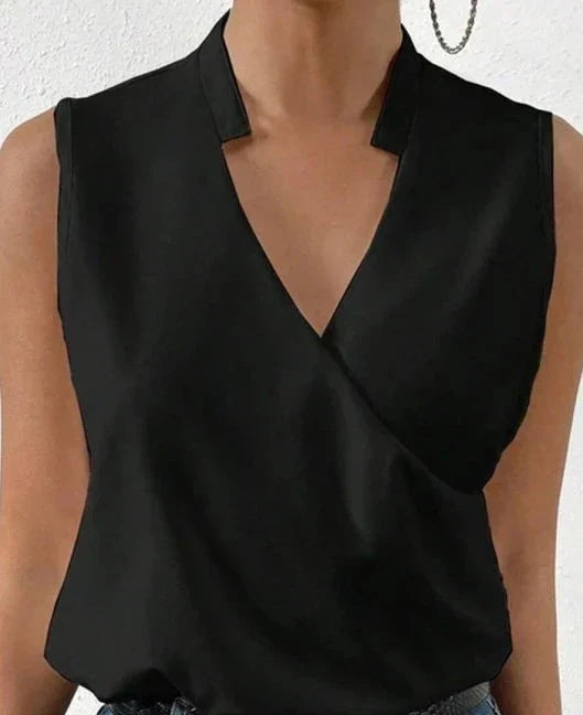 Top femme élégant et confortable, parfait pour l'été. Débardeur chic polyvalent, tenue casual.