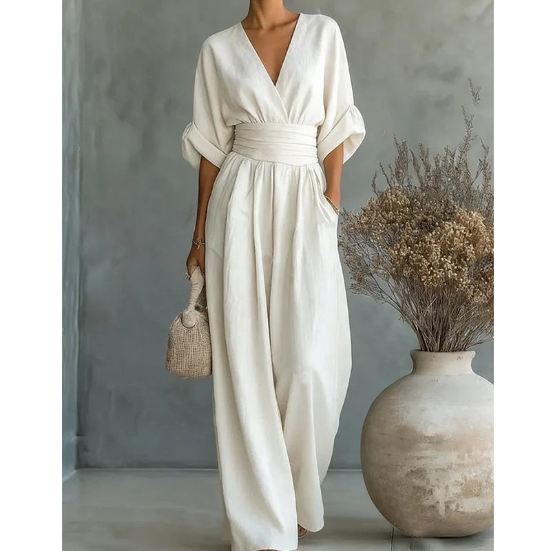 Combinaison femme élégante, décolleté V, coupe fluide et jambes larges, idéale printemps/été.