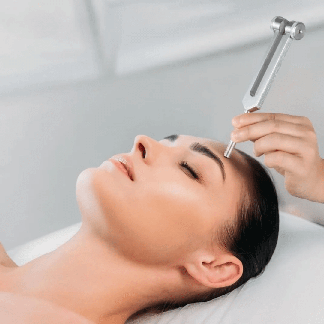 Diapason thérapeutique harmonique 128Hz en métal lisse, relaxation sonore pour bien-être et équilibre intérieur.