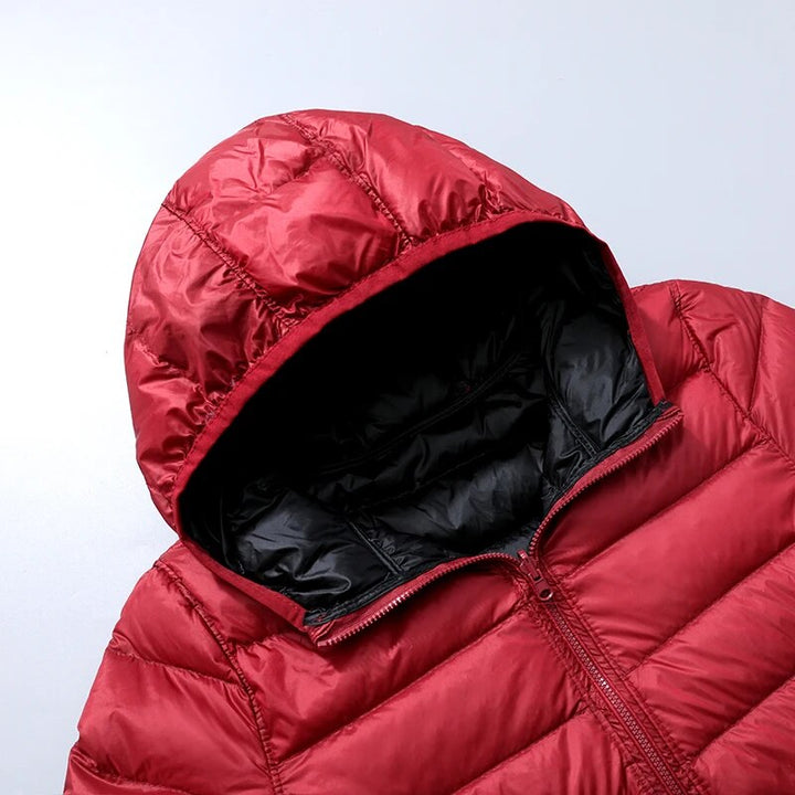 Restez au chaud avec cette doudoune matelassée à capuche, élégance et confort hivernal pour femme.