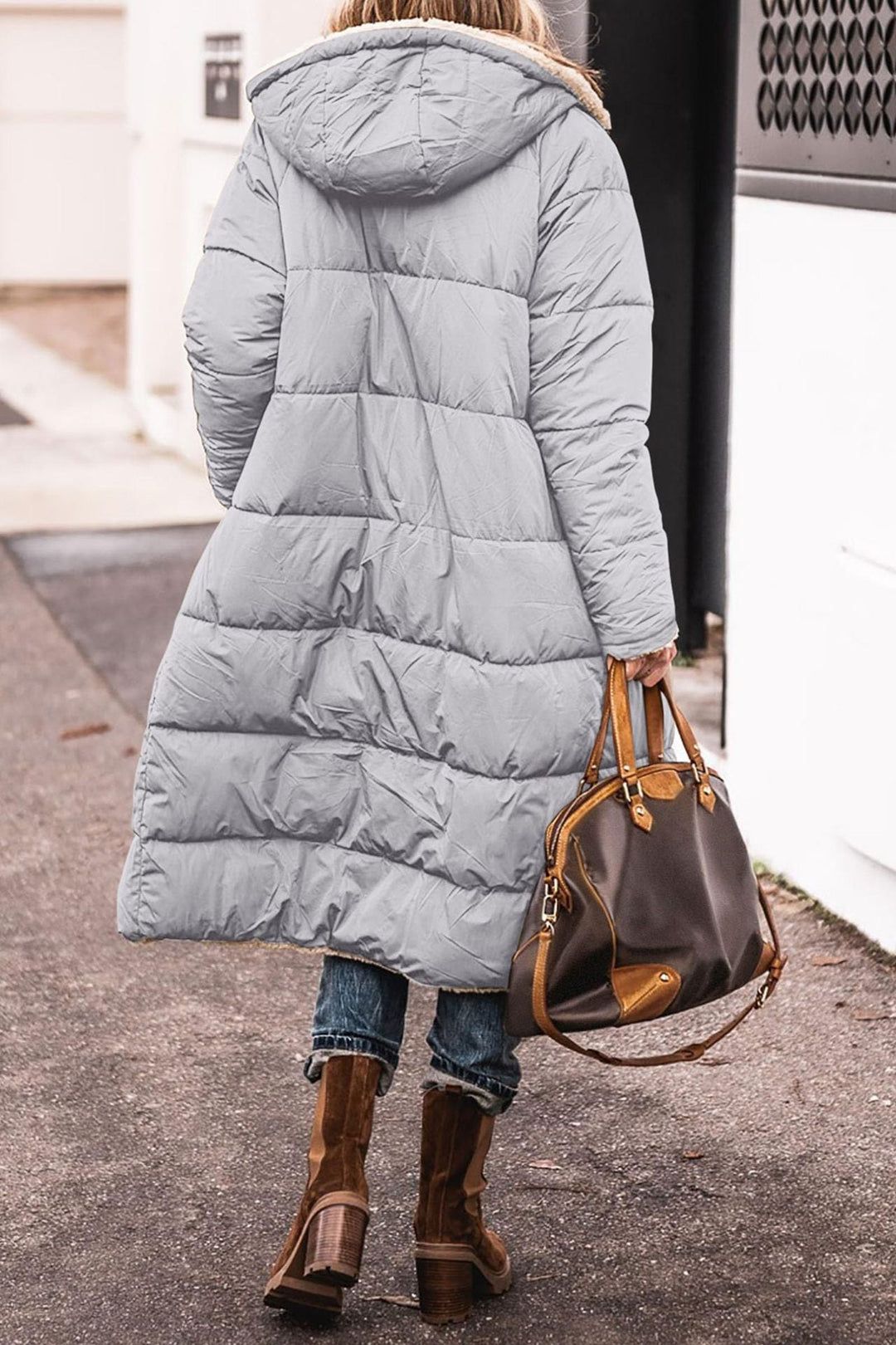 Doudoune femme pour l'hiver, chaleur douce, style moderne et confort optimal.