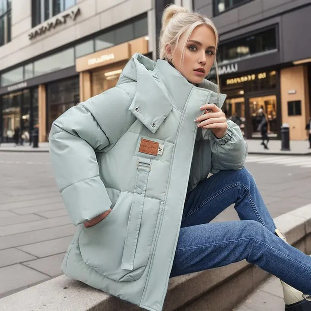 Doudoune Krystine femme confortable et tendance. Veste d'automne/hiver chaude, style moderne et polyvalent.