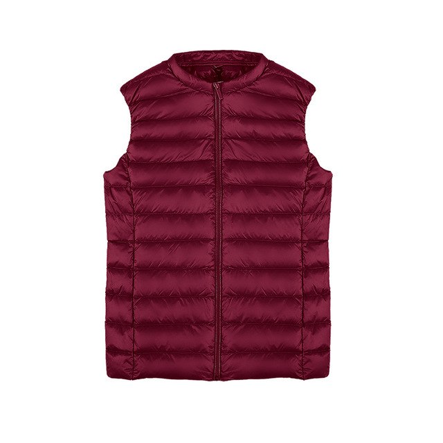 "Doudoune sans manches ultra-légère pour femme, design chic, compacte, avec traitement déperlant, idéale par tous les temps."