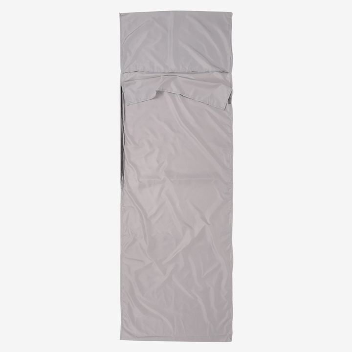 "Drap de sac de couchage léger et respirant pour bivouac, idéal pour aventures en plein air et trekking, structure douce."
