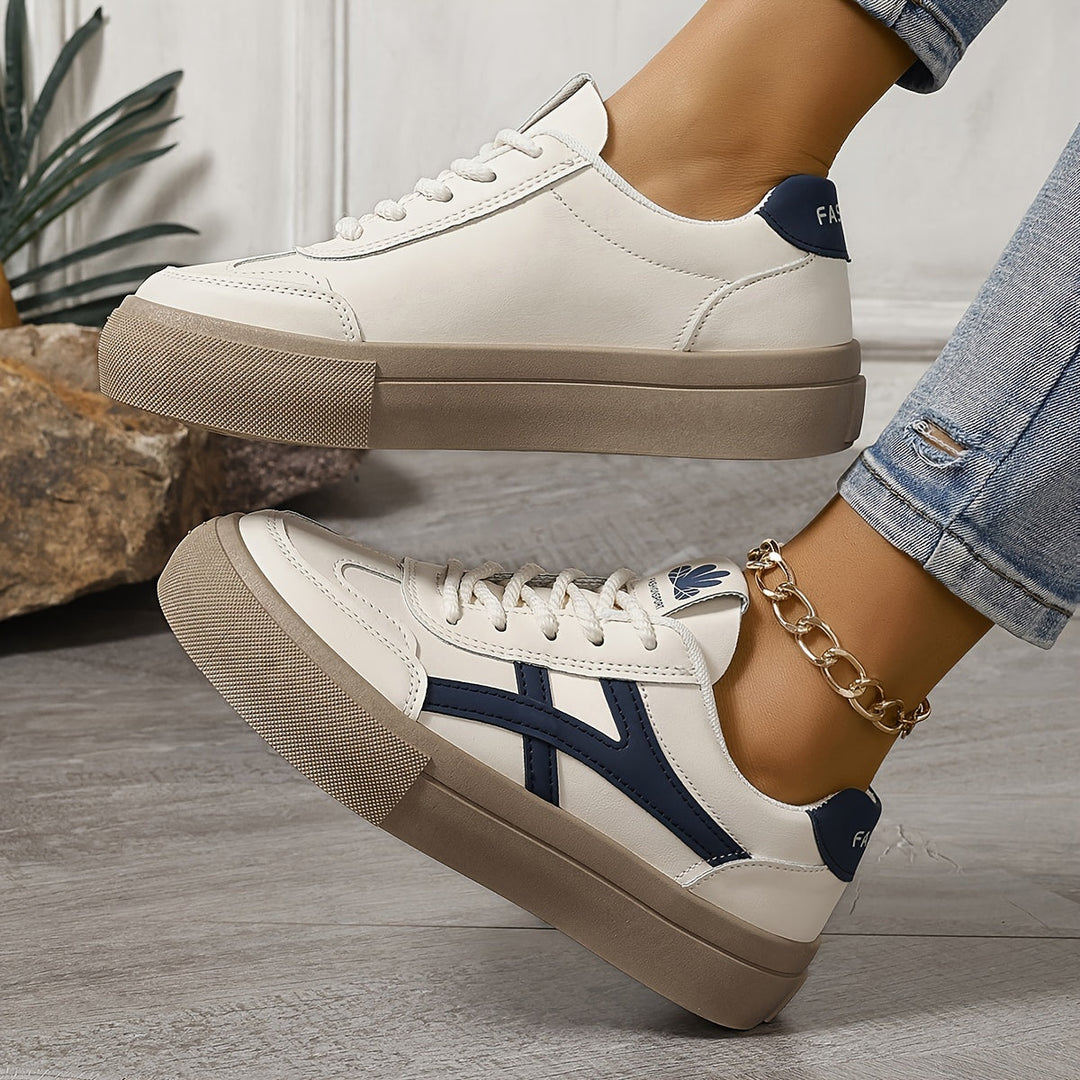 Chaussures femme élégantes à talon compensé, offrant un confort orthopédique et un soutien pour les pieds sensibles.
