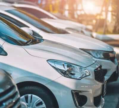 "Effaceur d'imperfection auto polyvalent au revêtement crystal, laisse une finition lisse et brillante, nettoyage rapide."