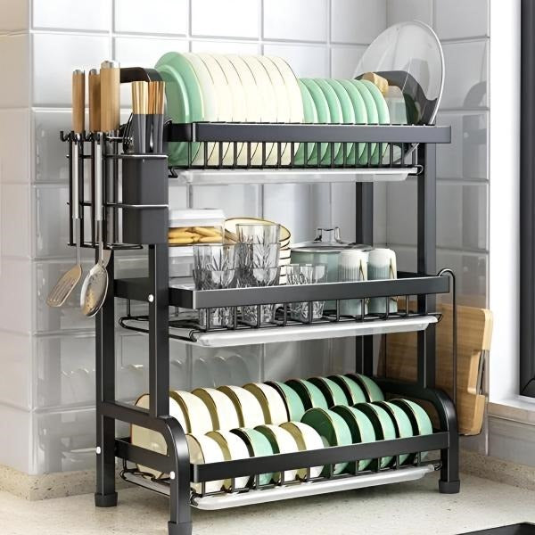 Égouttoir à vaisselle multi-niveaux élégant, structure verticale et stable, idéal pour espace cuisine réduit.