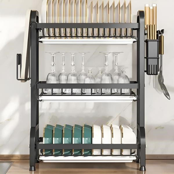 Égouttoir à vaisselle multi-niveaux élégant, structure verticale et stable, idéal pour espace cuisine réduit.