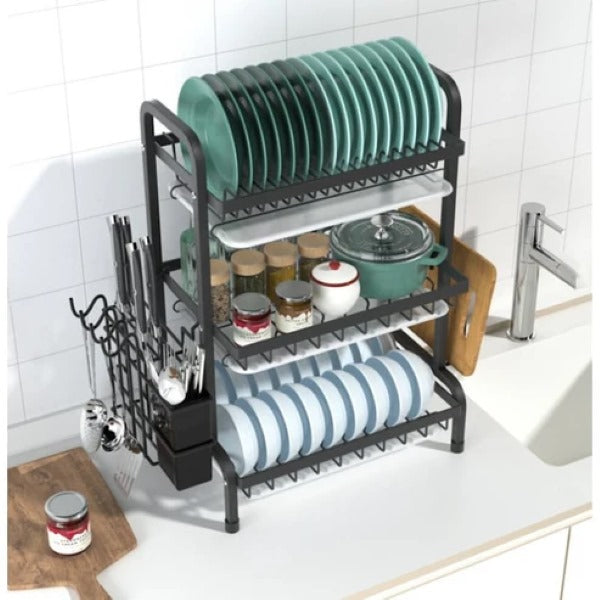 Égouttoir à vaisselle multi-niveaux élégant, structure verticale et stable, idéal pour espace cuisine réduit.