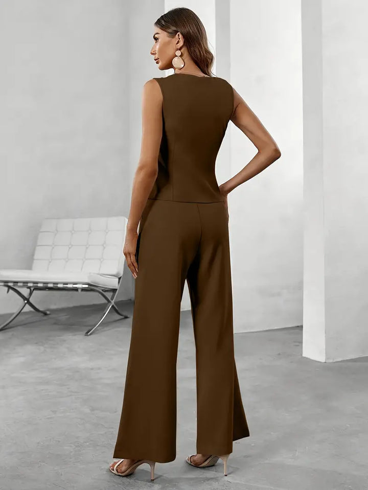 "Élégant ensemble pantalon Sophie pour femmes, coupe soignée et polyvalente, en noir, beige ou marron, style moderne."