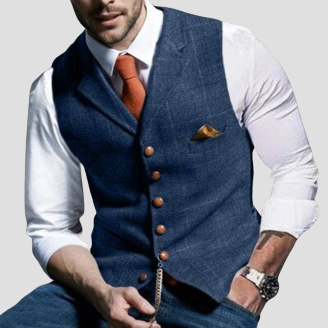 "Élégant gilet sans manches homme, coupe ajustée, boutons contrastants, tissu coton mélangé, parfait pour style moderne."