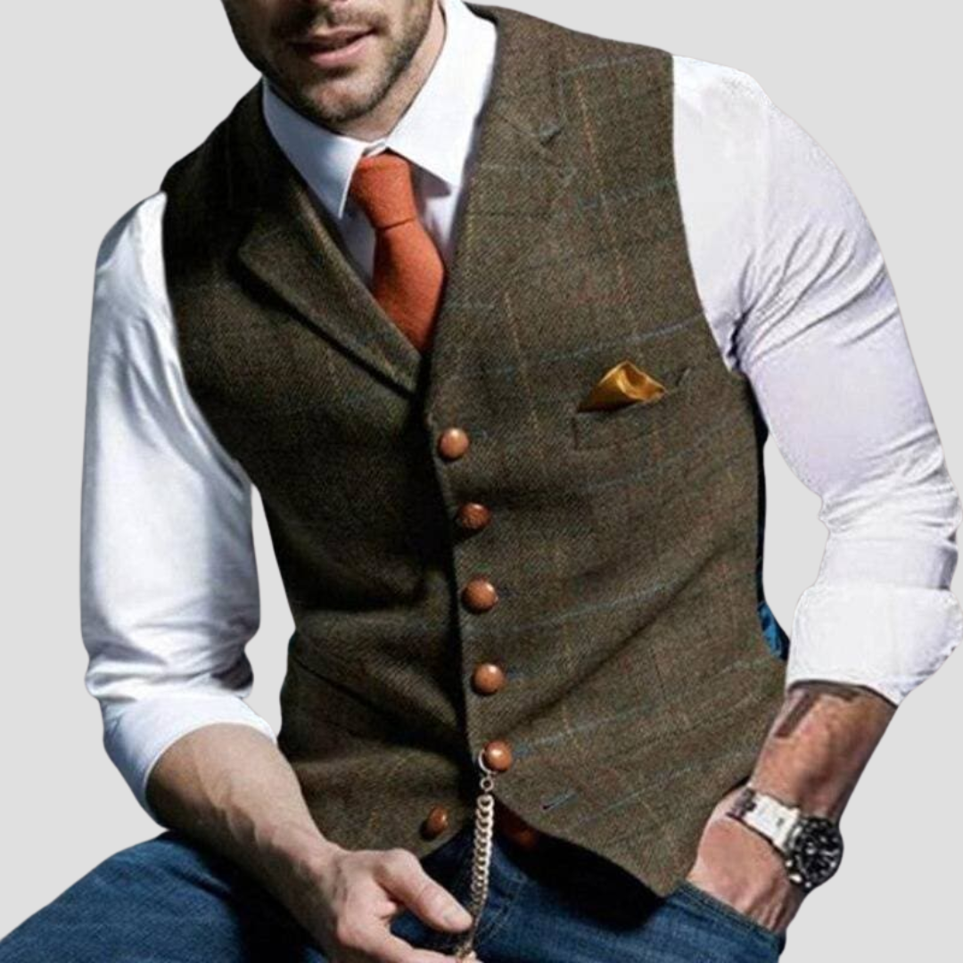"Élégant gilet sans manches homme, coupe ajustée, boutons contrastants, tissu coton mélangé, parfait pour style moderne."