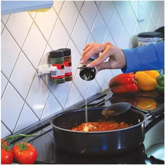 "Élégant organiseur d'épices à clipser, gain de place, pour cuisine ordonnée. Design compact, clips réglables."