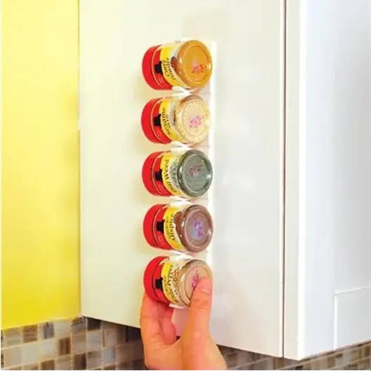 "Élégant organiseur d'épices à clipser, gain de place, pour cuisine ordonnée. Design compact, clips réglables."