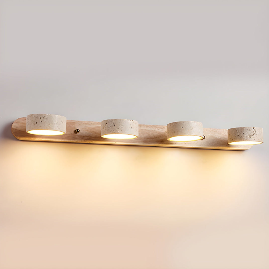 "Élégante applique murale LED en travertin, design moderne, matériaux naturels, idéale salon ou chambre éclairé"