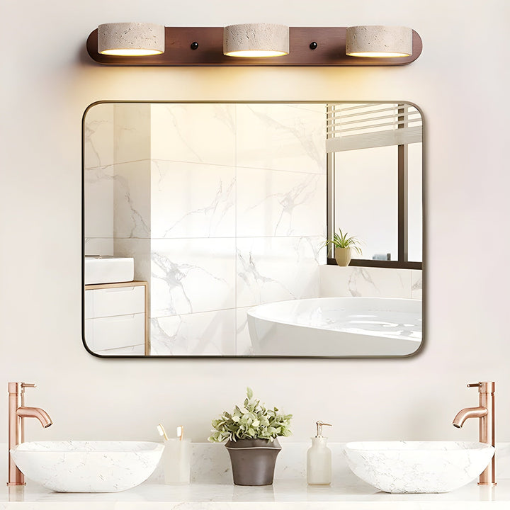 "Élégante applique murale LED en travertin, design moderne, matériaux naturels, idéale salon ou chambre éclairé"