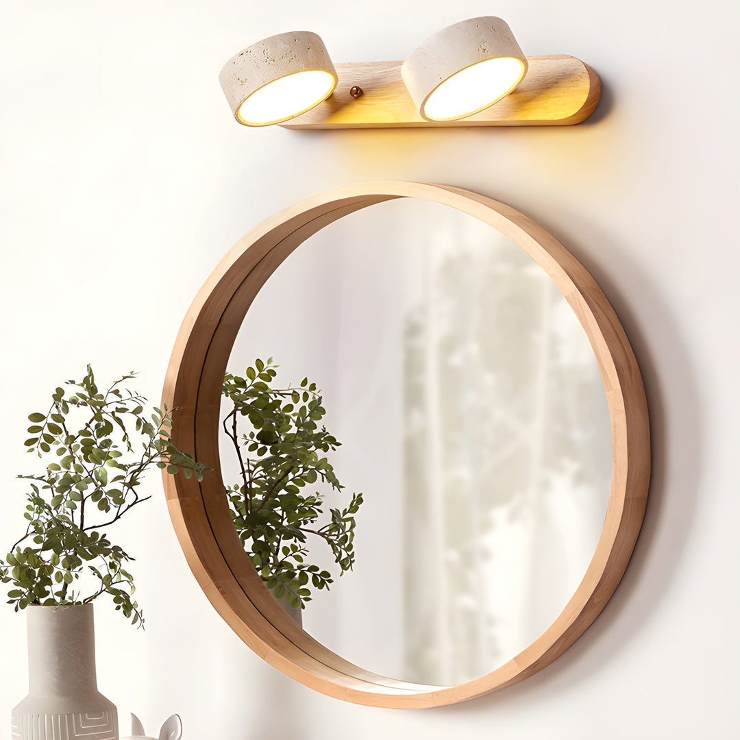 "Élégante applique murale LED en travertin, design moderne, matériaux naturels, idéale salon ou chambre éclairé"