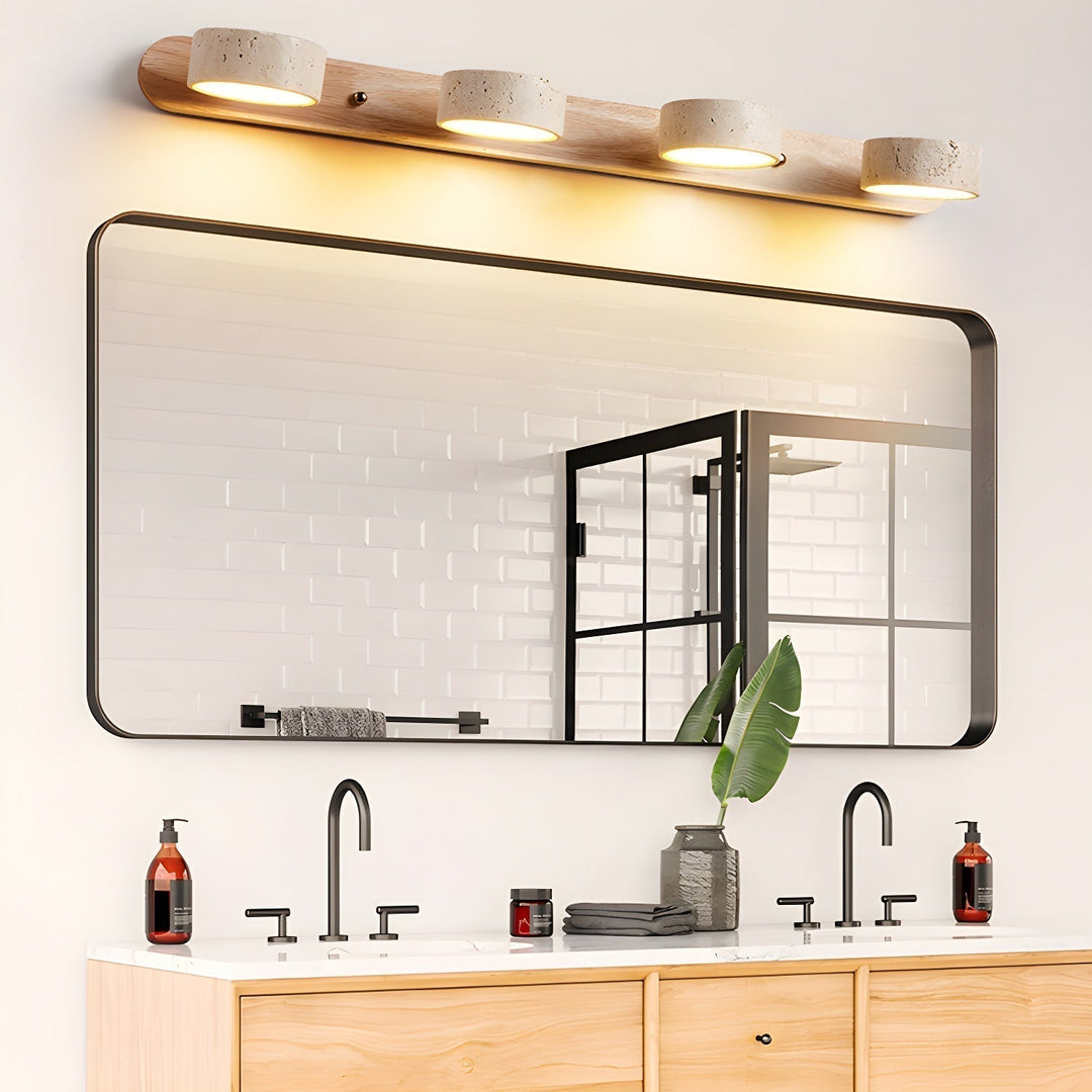 "Élégante applique murale LED en travertin, design moderne, matériaux naturels, idéale salon ou chambre éclairé"