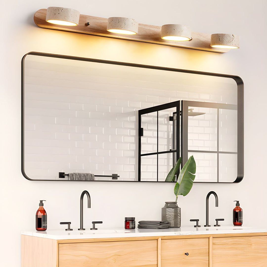 "Élégante applique murale LED en travertin, design moderne, matériaux naturels, idéale salon ou chambre éclairé"