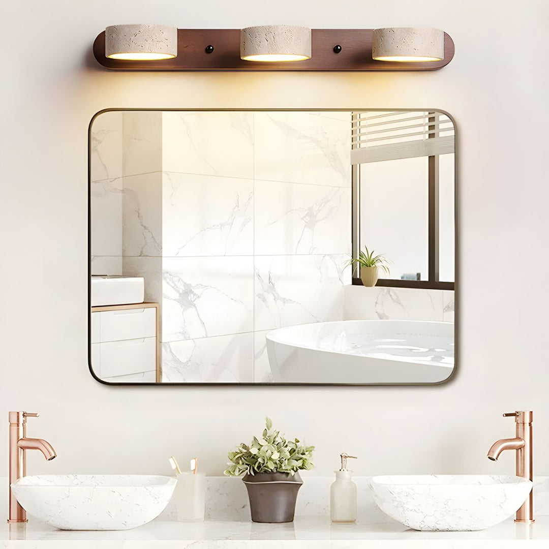 "Élégante applique murale LED en travertin, design moderne, matériaux naturels, idéale salon ou chambre éclairé"