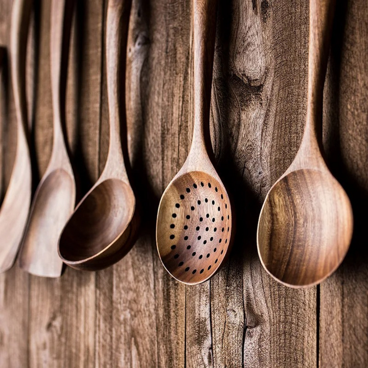 Ensemble 5 ustensiles cuisine bois, style rustique élégant.  Idéal pour cuisiner.