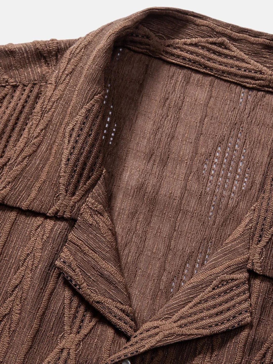 "Ensemble Ariano femme: chemise blanche à boutons et pantalon en lin beige, style élégant et décontracté pour l'été."