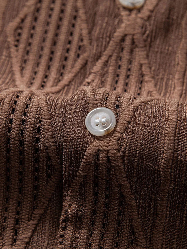 "Ensemble Ariano femme: chemise blanche à boutons et pantalon en lin beige, style élégant et décontracté pour l'été."
