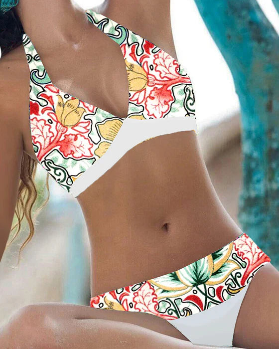 "Ensemble bikini élégant deux-pièces Tatiana en bleu vibrant, détails raffinés pour silhouette sublimée, style chic et confor