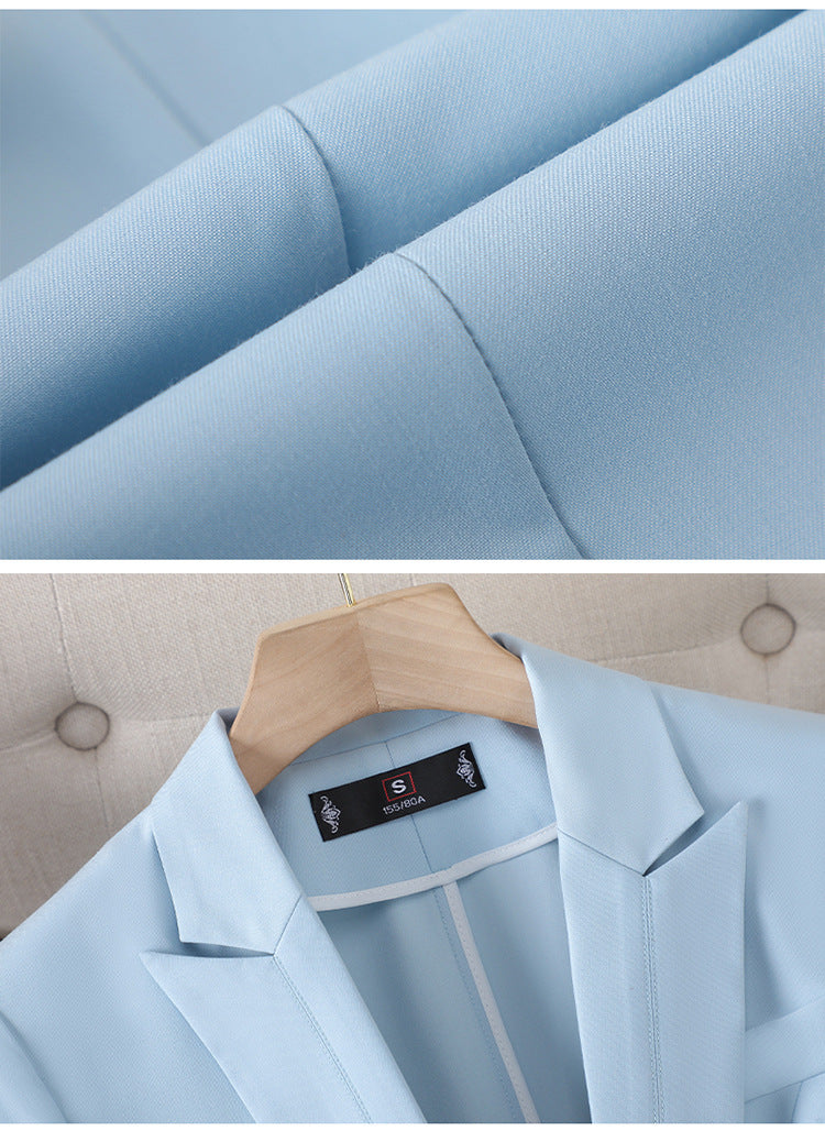"Ensemble blazer élégant Isabelle, chic et moderne, parfait pour réunions et événements, en tissu bleu de qualité."