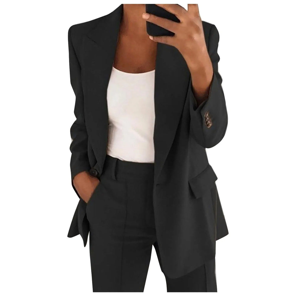 Blazer femme élégant coupe ajustée, idéal pour look d'affaires ou formel. Veste professionnelle.