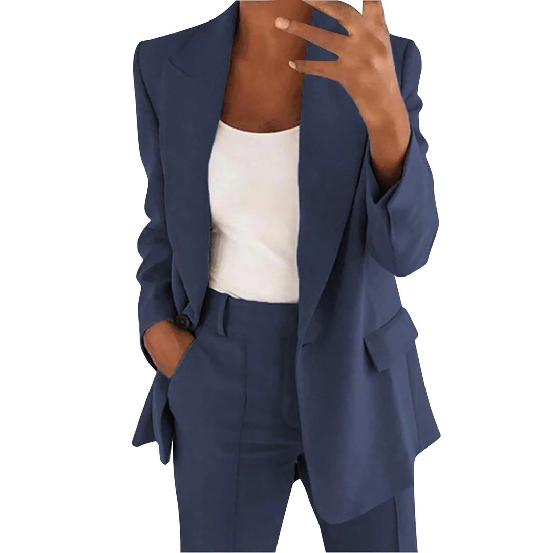 Costume femme deux pièces, blazer et pantalon, idéal pour affaires, réunions ou événements formels.