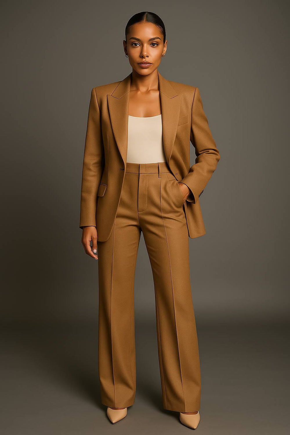 Tailleur femme élégant : blazer ajusté et pantalon chic. Parfait pour look professionnel ou mode décontractée. Printemps/Automne.