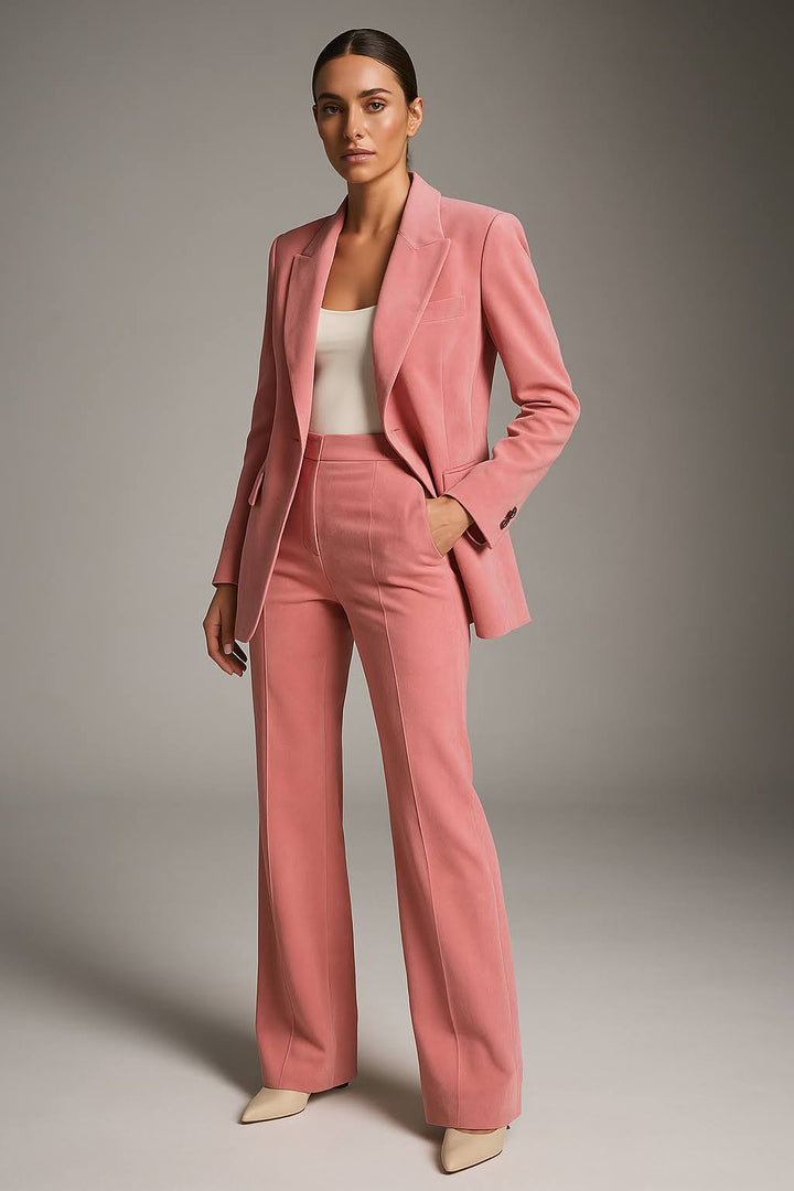 Ensemble complet blazer & pantalon femme. Tenue de bureau chic, look professionnel et tendance. Idéal pour toutes saisons.
