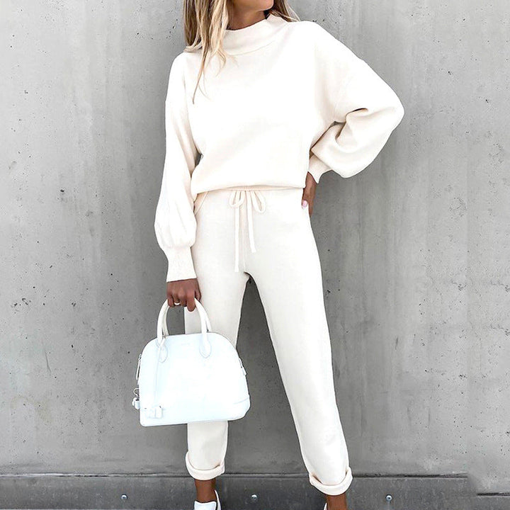 Tenue deux pièces pourpre Anne-Sophie, haut et pantalon doux. Mode féminine décontractée, style tendance.
