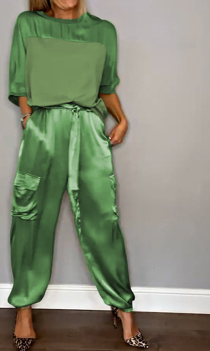Détail du tissu élégant de l'ensemble coordonné femme, tenue chic polyvalente.