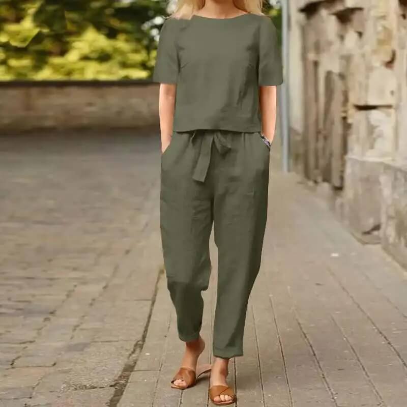 Ensemble femme décontracté élégant, parfait pour le printemps/été. Matière douce, coupe moderne, touche vintage.