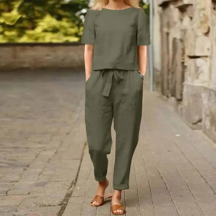 Ensemble femme décontracté élégant, parfait pour le printemps/été. Matière douce, coupe moderne, touche vintage.