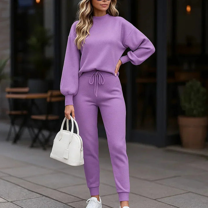 Pantalon et sweatshirt femme décontractés, ensemble confortable et stylé pour la saison automne-hiver.