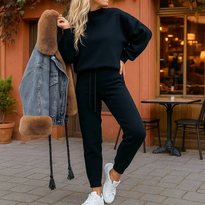 Ensemble femme chic décontracté, pantalon et sweatshirt confortables, idéal pour un style moderne automne/hiver.
