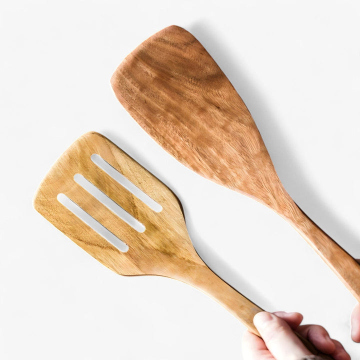 "Ensemble de 9 ustensiles de cuisine en bois naturel robuste, résistants à la chaleur, design élégant, anti-rayures."