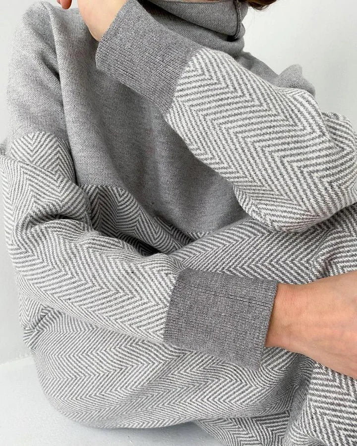 Ensemble homewear femme deux pièces douillet, pull et pantalon chauds pour un hiver confortable.