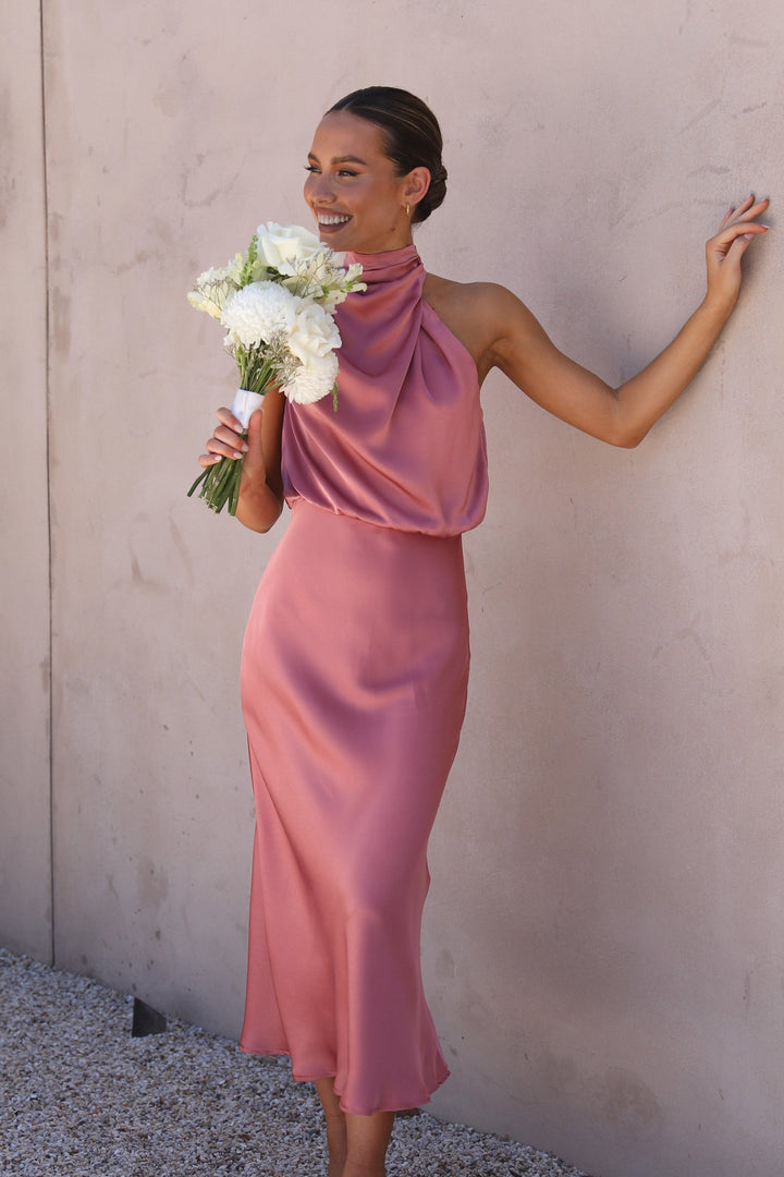 "Ensemble de satin Annie, haut à manches longues et jupe longue fluide, vue avant, élégant et chic pour femmes."