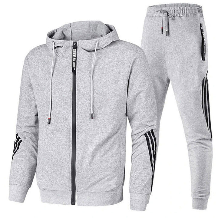 "Ensemble de survêtement homme gris, coupe ergonomique, matériau respirant idéal sport et loisirs, confort et style modernes.