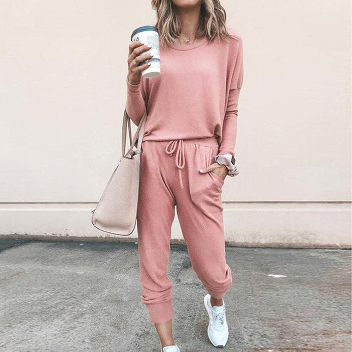 Mode femme: ensemble casual polyvalent, pull ample et pantalon à taille élastique, pour un style relax et tendance.