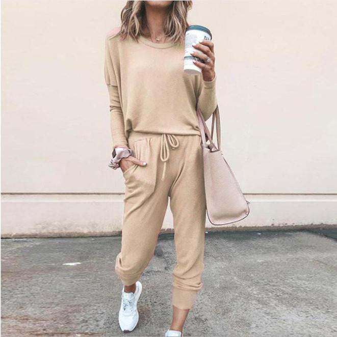 Ensemble chic décontracté femme, pull en maille fine et pantalon fluide à coupe droite, confortable et élégant.